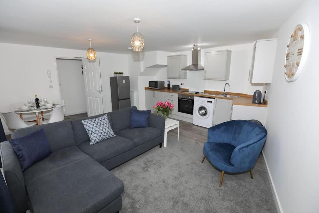 Exmouth - Apartment 1, Strand House - Modern 2 Bedroom Apartment, Perfect Location For Access To Beach & Town Centre - Sleeps 4 Guests - No Parking - Hosted By Rentmyhouse Exterior photo